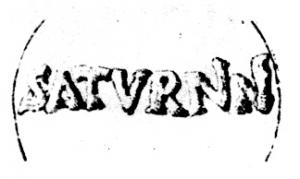 LMP-42451 - Lampe de firme : SATVRNINI
terre cuite
TPQ : 100 - TAQ : 200
Lampe moulée sans anse. Réservoir circulaire de profil biconvexe asymétrique. Bandeau penché vers l'extérieur porte deux ou trois tenons rectangulaires non percés, sur l'axe horizontal. Bec en ogive et canal ouvert percé d'un trou d'évent. Disque lisse. Base circulaire plate en creux limitée par deux anneaux concentriques enfermant la marque SATVRNINI en relief.