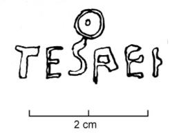 LMP-42455 - Lampe de firme : THESAEI
terre cuite
TPQ : 50 - TAQ : 150
Lampe moulée sans anse: le réservoir circulaire est de profil biconvexe asymétrique; bandeau penché vers l'extérieur portant deux tenons rectangulaires non percés, sur l'axe horizontal. Disque en cuvette profonde bordée par un bourrelet continu. Bec à canal de type indéterminé. Base circulaire plate en creux limitée par deux anneaux concentriques enfermant l'estampille moulée THESAEI ou TESAEI en relief. Engobe rouge brique peu adhérent.