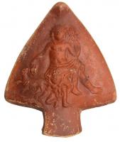 LMP-4483 - Réflecteur de lampe : Bacchus
terre cuite
TPQ : 50 - TAQ : 200
Réflecteur de lampe de forme triangulaire. Bacchus jeune, assis avec panthère et nain grimaçant.