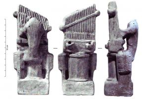 LMP-4814 - Lampe plastique : Joueur d'orgue
terre cuite
TPQ : 175 - TAQ : 250
Lampe plastique à deux becs en forme de joueur d'orgue (probablement un singe).