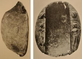 LYR-4001 - Lyre
bronze
Cordophone dont la caisse, habillée de bronze, reprend la forme de la traditionnelle carapace de tortue utilisée depuis l'époque grecque archaïque pour fabriquer cet instrument. La table peut accueillir des reliefs, de part et d'autre d'une ouverture laissant s'échapper les sons produits par une peau tendue.