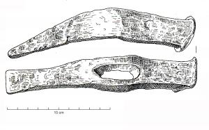MAR-3004 - Marteau
fer
Marteau constitué de deux pannes de longueur approximativement symétrique, mais de forme différente, un panne horizontale et une table de frappe carrée ou rectangulaire. L’œil est allongé et ne déforme pas les bords de l'outil.