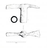 MAR-4010 - Marteau à douille d'emmanchement. 
fer
Marteau à panne effilée s'élargissant vers le tranchant et table massive de section carrée. La douille de section circulaire se prolonge nettement sur le manche.