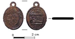 MER-9029 - Médaille de Sainte Philomène 
bronze
Médaille ovale dotée d’un œillet de suspension. Sa face avers qui représente la châsse (corps dans son tombeau) de Sainte Philomène comporte l’inscription  SANCTA PHILOMENA ORA PRO NOBIS (Sainte Philomène priez pour nous), tandis que son revers comportant la mention CORPUS MUGNANI QUIESCIT (Le corps repose à Mugnano) encercle des caractères symboliques chrétiens composés d’une palme (symbole du triomphe des martyrs), trois flèches, un lys (symbole de pureté) et une ancre  (symbole d'espérance et de martyre).