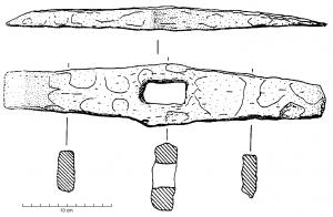 MML-4001 - Marteau de moulin
fer
Marteau de facture généralement légère, comportant deux extrémités symétriques ou placées dans des plans perpendiculaires, avec des tranchants marqués pour pratiquer de fines rainures dans la pierre.