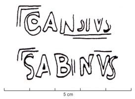 MRT-4051 - Mortier : C. ATISIVS SABINVS
terre cuite
Jatte ou mortier à lèvre épaissie et déversée ; bec verseur ; marques estampées superposées de part et d'autre du bec : C. ATISIVS et SABINVS.