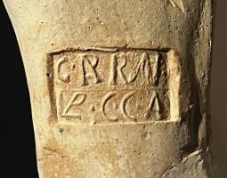 MRT-4091 - Jatte ou mortier : 
terre cuite
Bord de jatte ou mortier estampillé : G.ARRVN / LVP.C.C.A.