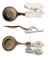 OMI-4021 - Patère miniature
plomb
Patère miniature à manche plat, vasque peu profonde, avec un marli guilloché.