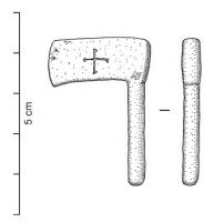 OVO-4002 - Hache votive
bronze
Objet votif en forme de hache, coulée avec la représentation de son manche court. Fréquemment, croix, croissant(s) ou inscription à l'emplacement de la