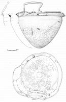 PAS-1001 - Passoire 
bronze
Grande passoire (diamètre proche de 30 cm) dont le corps est conique à parois légèrement convexes, à carène bien marquée et bord déversé, renforcé par un gros fil de bronze enroulé dans la tôle ; les orifices de la passoire forment des sortes de motifs en arcs de cercles imbriqués ; deux poignées diamétralement opposées (dont une manque) sont fixées par quatre rivets juste sous le bord de l'objet.