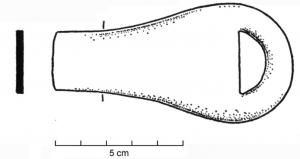 PAT-4019 - Patère
bronze
Patère dont la vasque est prolongée latéralement par un manche plat, à terminaison élargie et extrémité circulaire, perforée d'une ouverture en demi-cercle.