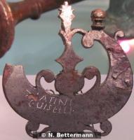 PDH-4176 - Pendant de harnais en forme de lune
étain
TPQ : 1 - TAQ : 100
Pendant de harnais à crochet, en forme de lune, avec une partie supérieure en forme de pelte