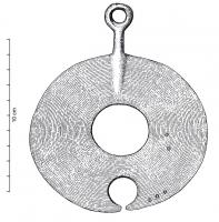 PDQ-1057 - Pendeloque discoïdale
bronze
Grande pendeloque discoïdale annulaire  à base lunulée ; bélière dégagée.