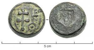 PDS-8002 - Poids de ville : NarbonnebronzeTPQ : 1500 - TAQ : 1600Poids cylindrique, moulé; A/ Armes de la ville de Narbonne. R/. Ecu en creux.