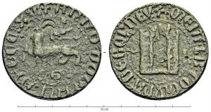 PDS-9119 - Poids de ville : BordeauxbronzeTPQ : 1316 - TAQ : 1316Poids de la ville de Bordeaux (demi-livre, émission de 1316)  A/. Léopard passant des armes de la ville, ANNO DOMINE MCCCXVI. R/. DEMI . LB . COMUNA . DE BORDEU. Porte de la ville.