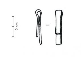 PEP-2001 - Pince à épiler
bronze
Petite pince à épiler, simplement formée d'un ruban plat, de section rectangulaire, replié sur lui--même.
