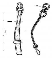 PEP-2006 - Pince à épiler
bronze
Pince constituée d'une bande de bronze pliée en son milieu pour former un ressort en demi-cercle outrepassé; les branches sont rectilignes et leurs extrémités sont recourbées. Un petit anneau sub-rectrangulaire, coulissant, permet de maintenir les deux branches serrées. La face extérieure des branches porte parfois un décor incisé.