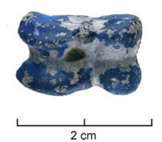 PIO-3009 - Pion de jeu en forme d'astragale
verre
Pièce de jeu moulée, en forme d'astragale.