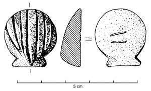 PIO-4032 - Pion de jeu figuratif
os
Jeton, ou pion, ou tessère sculptée en forme d'objet ou d'animal (tête de bélier, poisson, coquillage, poulet rôti...) ; au dos, profondément incisé, chiffre de I à XV (avec parfois l'équivalent en chiffrage grec sur l'autre face).