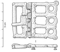 PLB-4034 - Plaque-boucle articulée ajourée
bronze
Plaque à boucle rectangulaire (angles vifs), ardillon double et articulation à 3 charnons régulièrement répartis; plaque rectangulaire ajourée comportant trois rectangles et trois ajours circulaires; rivets perforants aux 4 angles.