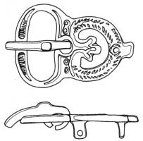 PLB-5164 - Plaque-boucle rigidebronzeTPQ : 600 - TAQ : 650Plaque-boucle non articulée, à boucle ovale étroite, encochée pour le repos d'ardillon ; la plaque porte un décor d'ajours dégageant deux crosses repliées vers l'intérieur, dans un bandeau circulaire guilloché ; au revers, bélières coulées pour la fixation sur la ceinture.