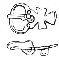 PLB-5177 - Plaque-boucle rigidebronzeTPQ : 590 - TAQ : 670Plaque-boucle non articulée, à boucle ovale légèrement encochée pour le repos d'ardillon ; la plaque est courte, découpée en forme de croix pattée ; au revers, bélières coulées permettant de fixer la boucle sur la ceinture.