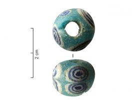 PRL-3503 - Perle annulaire à décor oculé - types Venclova 520-524
verre
Perle annulaire (H. < D. ext.) à sub-sphérique, de proportions égales (D. perforation > D. section), en verre bleu, comportant quatre paires d'yeux incrustés en surface en verre blanc et bleu foncé.