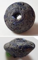 PRL-3613 - Perle biconique
verre
Perle biconique (cônes assymétriques) en verre bleu foncé, uni.