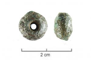 PRL-5016 - Perle bitronconiquebronzeTPQ : 500 - TAQ : 800Perle bitronconique, à perforation centrale cylindrique.