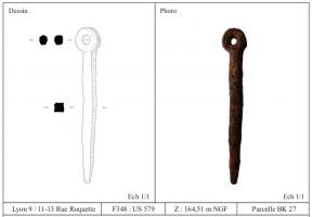 PSC-4006 - Piton fermé à tête en anneau
fer
Piton fermé à tête en anneau, créé par percement. La tête possède une section arrondie et la tige, une section carré qui s'affine et se termine en pointe au niveau de sa partie distale.