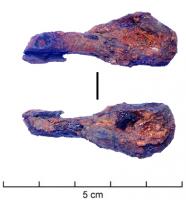 PSC-4015 - Piton fermé à tête ovale
fer
Piton fermé à tête en anneau de forme ovale, créé en repliant la tige sur elle-même. La section de la tige comme de l'anneau sont rectangulaires.