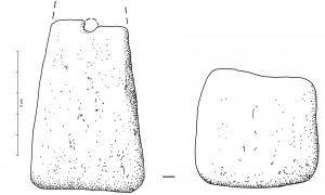 PSN-4012 - Peson pyramidal
terre cuite
Peson pyramidal modelé en argile à corps allongé, section carrée et sommet carré tronqué ; perforation transversale près du sommet.
