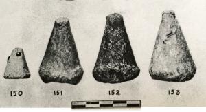 PSN-4031 - Peson tronconique ou cylindrique
plomb
Petit peson de forme tronconique élevée ou de forme cylindrique, percé au sommet, à base circulaire.