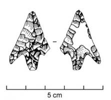 PTF-1013 - Pointe de flèche à pédoncule
silex
Armature de flèche perforante, à ailerons et pédoncule, à retouches bifaciales.