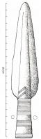 PTL-1015 - Pointe de lance à douille commune
bronze
Grande pointe de lance (longueur totale comprise entre 20 et 37 cm) à douille décorée, avec deux perforations symétriques ; nervure médiane semi-circulaire ; la douille porte un décor gravé de lignes horizontales souvent accompagnées  de motifs géométriques (lignes obliques, chevrons, festons ...) ou un décor pointillé.