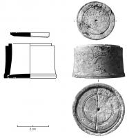 PYX-4001 - Pyxide en os - Béal-Feugère type 1a
os ou ivoire
Pyxide tournée en os, à corps cylindrique plus haut que large, sommet à redan pour l'insertion du couvercle, base ornée de deux filets gravés; le fond est un simple élément circulaire, inséré dans une feuillure.