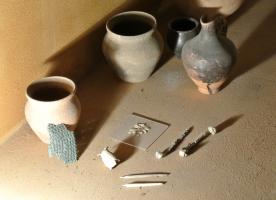 RAF-3001 - Râpe à fromage
bronze
Objet rectangulaire, en tôle, percé sur toute la surface de trous obtenus par percussion, et permettant d'utiliser une face de l'objet comme une râpe.