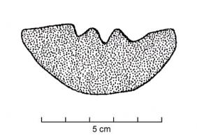 RSR-2012 - Rasoir à simple tranchant : type Cordast / Notre-Dame-de-Londres
bronze
Rasoir à simple tranchant, à lame semi-circulaire ou en forme de croissant, sans ajour ni anneau; dos irrégulier pouvant présenter des protubérances formant parfois des antennes.