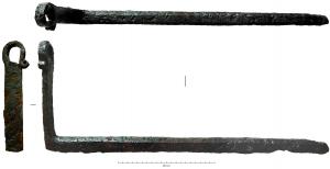 SCH-4020 - Suspension de caisse de char
fer
Barre de section carrée chanfreinée de 22 x 22. L. 400 x 144. Le retour présente une section rectangulaire de 24 x 7,5 mm, terminée par un anneau.