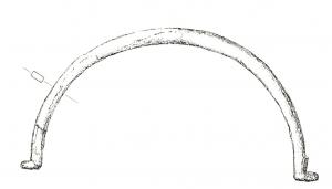 SEA-3011 - Anse à tenons en fer
fer
Anse de section rectangulaire à extrémités en tenons de section circulaire.