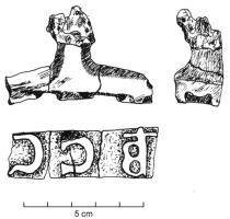 SIG-4011 - Fer à marquer
fer
TPQ : 100 - TAQ : 400
Fer à soie, composé d'une tige en fer d'où se dégage une plaque perpendiculaire, avec des lettres rétrogrades en relief.