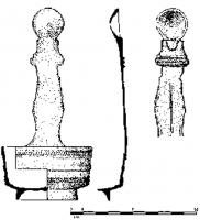 SPL-4003 - Simpulum de type Aislingen
bronze
Vasque à profil cylindrique, paroi verticale ou plus généralement oblique, ornée à l'extérieur de trois groupes de filets horontaux, avec une bande décorative au sommet; manche plat, assez simple, avec deux paires de fleurons transversaux; cuilleron terminal, percé ou non.