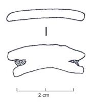 SPV-4014 - Support de vase
bronze
Support de vase, forme à identifier : simple pièce plate et courbe, aux extrémités marquées d'une ou de deux encoches.