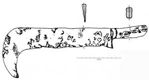 SRP-4001 - Serpe
fer
Serpe à longue et large lame, formant un angle droit à la pointe; soie plate avec rivets pour la fixation d'un manche court en bois.