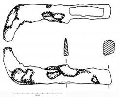 SRP-4002 - Serpe à manche massif
fer
Serpe courte, à manche massif (creux pour manche court en bois ?)