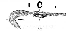 SRP-4008 - Serpe
fer
Serpe à douille ouverte prolongée par une soie plate de section rectangulaire. La lame est fortement recourbée.
