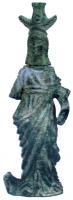 STE-4012 - Statuette : Isis - Fortune classique
bronze
TPQ : 1 - TAQ : 300
Statuette en bronze représentant Isis-Fortune : femme drapée, coiffure isiaque, gouvernail posé au sol à sa droite et corne d'abondance au creux du bras gauche.