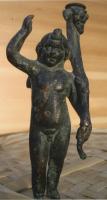 STE-4230 - Statuette : Eros - Amour
bronze
TPQ : 1 - TAQ : 300
Amour, sous la forme d'un jeune enfant nu, ailé, avançant en levant la main droite, avec une longue corne d'abondace au creux du bras gauche.