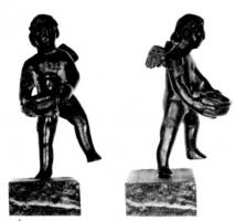 STE-4437 - Statuette : Eros - Amour
bronze
Amour est figuré sous les traits d'un jeune garçon, nu et pourvu de deux ailes entre les épaules, qui présente un vase ou unec corbeille devant lui; les jambes écartées suggèrent un mouvement