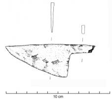 TCH-4006 - Couteau ou tranchoir
fer
Couteau à soie plate, large et courte lame triangulaire, à dos rectiligne. Couteau à dépecer...?